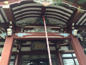 元々は鮮やかな装飾だったところがくすんでいる