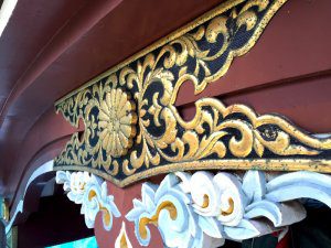 金色に装飾されている部分については、禿げている部分もある