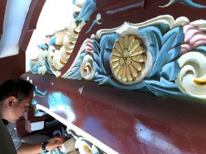 着色されている部分は鮮やかさが失われている