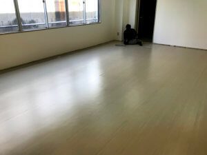床の施工中